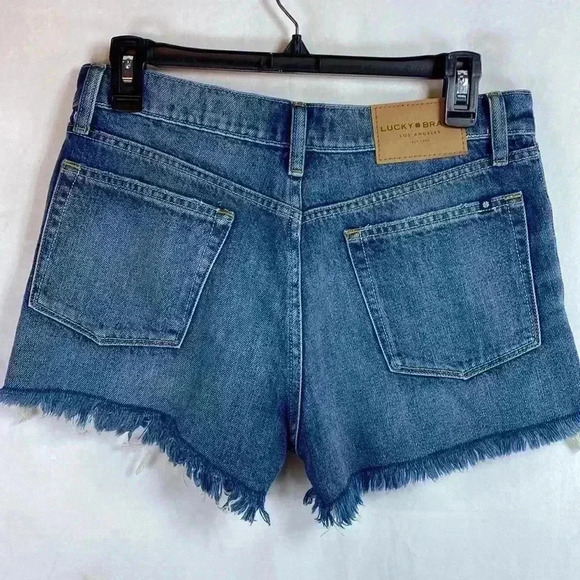Lucky Brand Blue Denim Fringed Size 6/28 Cut Off Lightly Distressed Shorts. - Picture 3 of 10